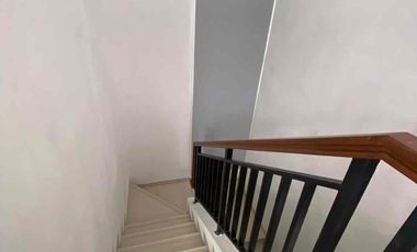 Town House Disewakan