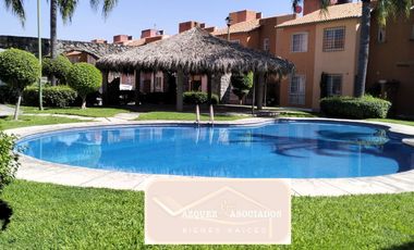 Casa en zona sur con alberca, palapa y vigilancia