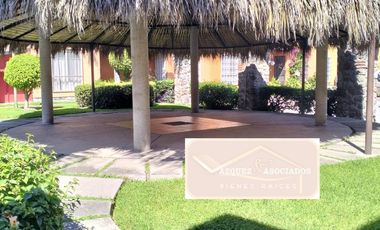 Casa en zona sur con alberca, palapa y vigilancia