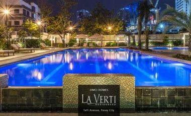 MANILA BAY VIEW STUDIO W/ BALCONY @ LA VERTI RESIDENCES | SEMI FURNISHED | NEAR MOA, MAKATI & DLSU | READY MOVE-IN