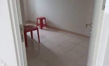 Jual Apartemen The Springlake Summarecon Bekasi, Type 2BR Siap Huni, Lantai Rendah View Lake