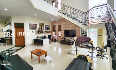 RUMAH MEWAH DIJUAL DI SOLO DEKAT STADION MANAHAN