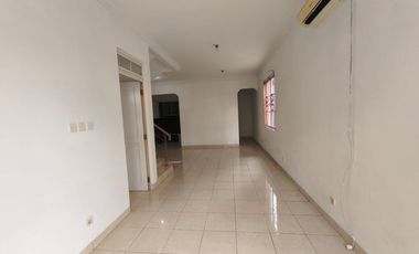 JARANG ADA ..rumah sebelah taman di Taman Semanan Indah, luas 120 meter2