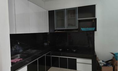 JARANG ADA ..rumah sebelah taman di Taman Semanan Indah, luas 120 meter2