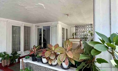 Rumah kolonial Luas Tepi jalan Raya Pandeyan Umbulharjo kodya