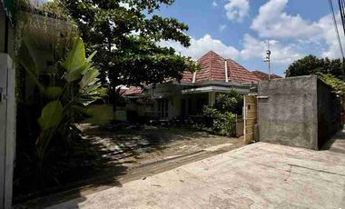 Rumah kolonial Luas Tepi jalan Raya Pandeyan Umbulharjo kodya
