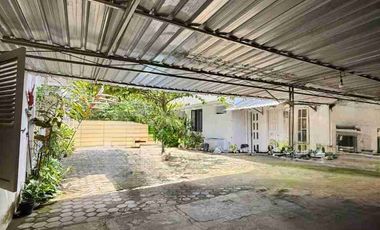 Rumah kolonial Luas Tepi jalan Raya Pandeyan Umbulharjo kodya