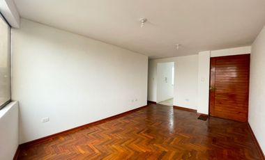 ALQUILO IMPECABLE DEPARTAMENTO 1er PISO  CON COCHERA EN URB SANTA PATRICIA EN EL DISTRITO DE LA MOLINA