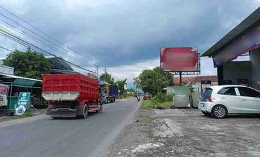 Gudang dan Toko Di Kawasan Pergudangan Piyungan Jl. Wonosari