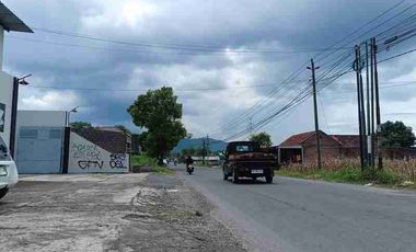 Gudang dan Toko Di Kawasan Pergudangan Piyungan Jl. Wonosari
