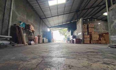 Gudang dan Toko Di Kawasan Pergudangan Piyungan Jl. Wonosari