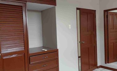 Ciudadela Guayaquil,  alquiler departamento 4 dormitorios y garaje