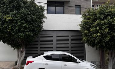 CASA SEMIAMUEBLADA EN RENTA, ZONA NORTE EN CIMA DIAMANTE CON ROOF GARDEN