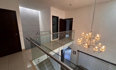 CASA SEMIAMUEBLADA EN RENTA, ZONA NORTE EN CIMA DIAMANTE CON ROOF GARDEN