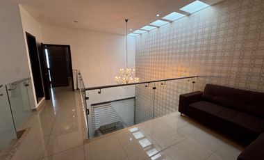 CASA SEMIAMUEBLADA EN RENTA, ZONA NORTE EN CIMA DIAMANTE CON ROOF GARDEN