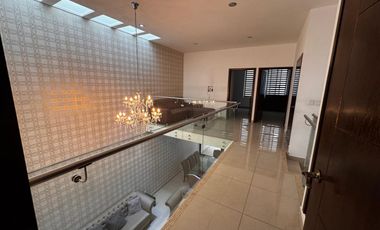 CASA SEMIAMUEBLADA EN RENTA, ZONA NORTE EN CIMA DIAMANTE CON ROOF GARDEN