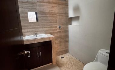 CASA SEMIAMUEBLADA EN RENTA, ZONA NORTE EN CIMA DIAMANTE CON ROOF GARDEN