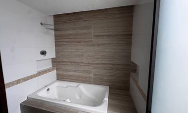 CASA SEMIAMUEBLADA EN RENTA, ZONA NORTE EN CIMA DIAMANTE CON ROOF GARDEN