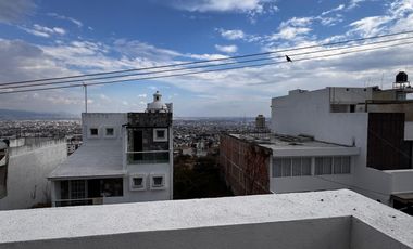 CASA SEMIAMUEBLADA EN RENTA, ZONA NORTE EN CIMA DIAMANTE CON ROOF GARDEN