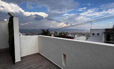 CASA SEMIAMUEBLADA EN RENTA, ZONA NORTE EN CIMA DIAMANTE CON ROOF GARDEN
