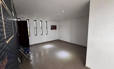 CASA SEMIAMUEBLADA EN RENTA, ZONA NORTE EN CIMA DIAMANTE CON ROOF GARDEN