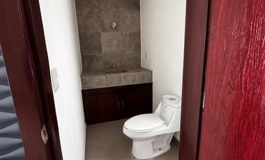 CASA SEMIAMUEBLADA EN RENTA, ZONA NORTE EN CIMA DIAMANTE CON ROOF GARDEN