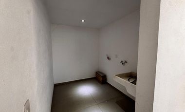 CASA SEMIAMUEBLADA EN RENTA, ZONA NORTE EN CIMA DIAMANTE CON ROOF GARDEN