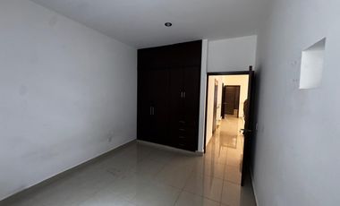 CASA SEMIAMUEBLADA EN RENTA, ZONA NORTE EN CIMA DIAMANTE CON ROOF GARDEN