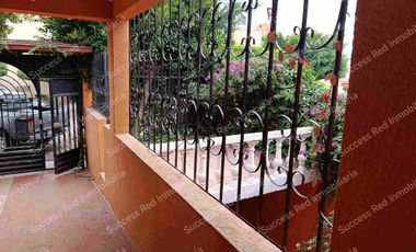 VENDO CASA AMPLIA EN LAS ALAMEDAS