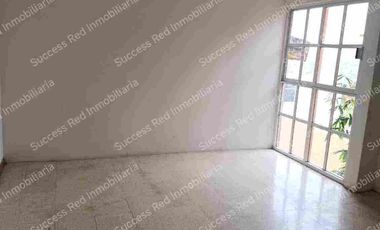 VENDO CASA AMPLIA EN LAS ALAMEDAS