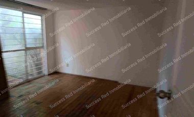 VENDO CASA AMPLIA EN LAS ALAMEDAS