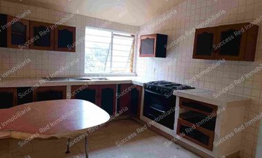 VENDO CASA AMPLIA EN LAS ALAMEDAS