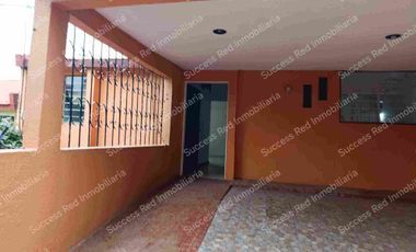 VENDO CASA AMPLIA EN LAS ALAMEDAS