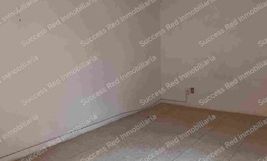 VENDO CASA AMPLIA EN LAS ALAMEDAS