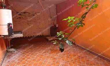 VENDO CASA AMPLIA EN LAS ALAMEDAS