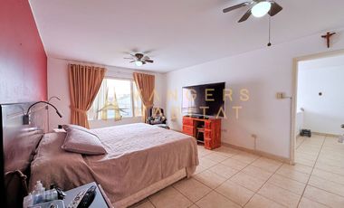 Casa en Venta Cerca Al Mar en Chorrillos - Más de 400m²