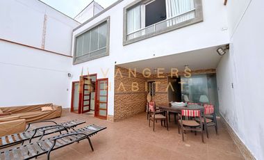 Casa en Venta Cerca Al Mar en Chorrillos - Más de 400m²