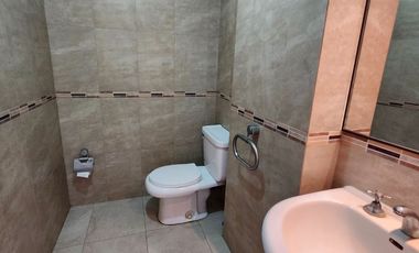 Se renta casa de 4 habitaciones en Urbanización Manta Beach