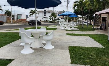 Se renta casa de 4 habitaciones en Urbanización Manta Beach