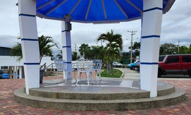 Se renta casa de 4 habitaciones en Urbanización Manta Beach