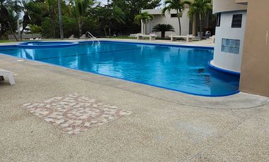 Se renta casa de 4 habitaciones en Urbanización Manta Beach