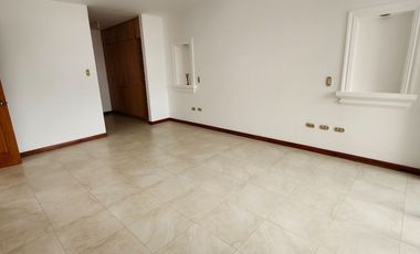 Se renta casa de 4 habitaciones en Urbanización Manta Beach