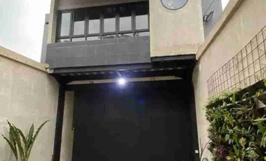 Rumah Mainroad  Sudirman terawat Dijual Cepat