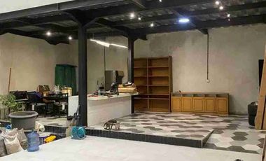 Rumah Mainroad  Sudirman terawat Dijual Cepat