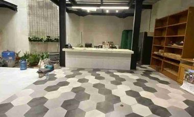 Rumah Mainroad  Sudirman terawat Dijual Cepat