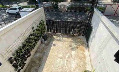 Rumah Mainroad  Sudirman terawat Dijual Cepat