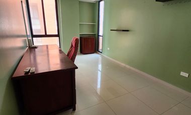Se vende Departamento de 2 habitaciones frente al mar a una calle del Mall del Pacifico en Manta