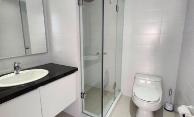 Se vende Departamento de 2 habitaciones frente al mar a una calle del Mall del Pacifico en Manta