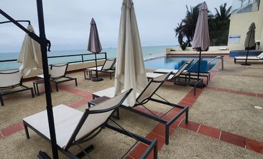 Se vende Departamento de 2 habitaciones frente al mar a una calle del Mall del Pacifico en Manta