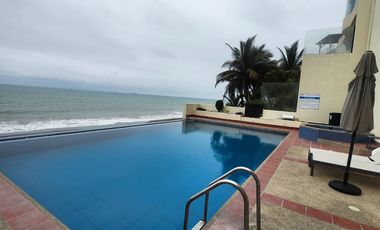 Se vende Departamento de 2 habitaciones frente al mar a una calle del Mall del Pacifico en Manta